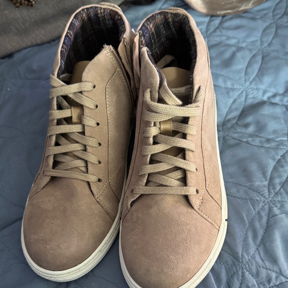 Unisex Tan High-Top Sneakers